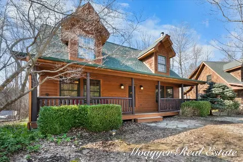 6459 Lilypad Ln, Saugatuck, MI 49453
