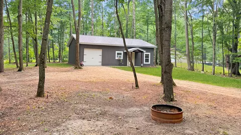 99 Middle Trl, Leroy, MI 49655