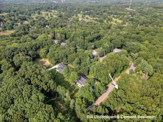 6440 Gaslight Ln, Saugatuck, MI 49453