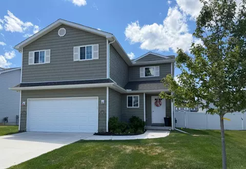 3963 Lotus Landing Cir, Waterford, MI 48329
