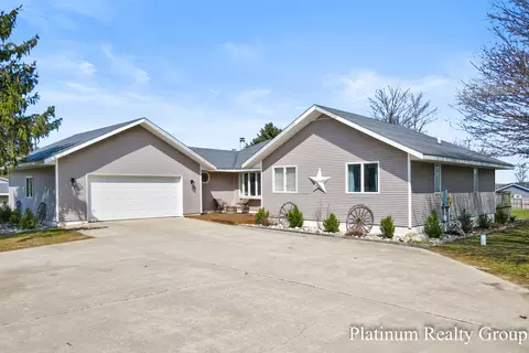 4834 W Elizabeth Dr, Shelby, MI 49455