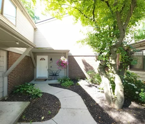 29757 Farmbrook Villa Ln, Southfield, MI 48034