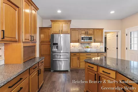 Kitchen - 3745 Beeman Rd, Williamston, MI 48895 photo 7 of 9