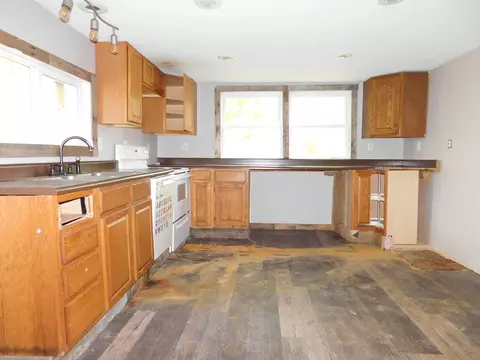 Kitchen - 6488 N Parma Rd, Parma, MI 49269 photo 1 of 2