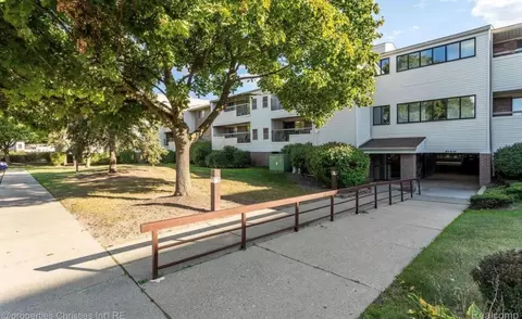 30414 Orchard Lake Rd #13, Farmington, MI 48334