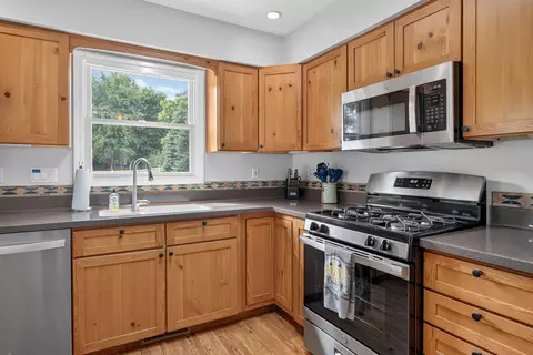 Kitchen - 2339 Vandemere Rd, Jackson, MI 49201 photo 3 of 5