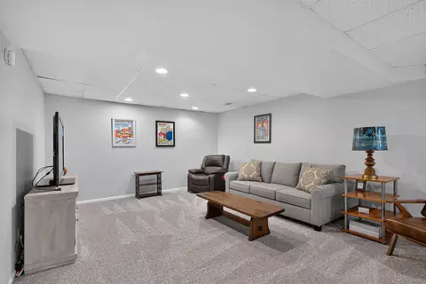 Living - 2339 Vandemere Rd, Jackson, MI 49201 photo 6 of 7