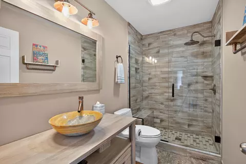 Bath - 2339 Vandemere Rd, Jackson, MI 49201 photo 5 of 8