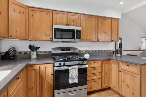 Kitchen - 2339 Vandemere Rd, Jackson, MI 49201 photo 4 of 5