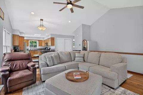 Living - 2339 Vandemere Rd, Jackson, MI 49201 photo 7 of 7