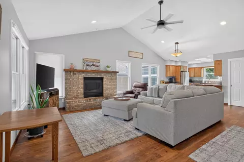 Living - 2339 Vandemere Rd, Jackson, MI 49201 photo 2 of 7