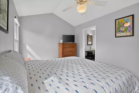 Bedroom - 2339 Vandemere Rd, Jackson, MI 49201 photo 2 of 9