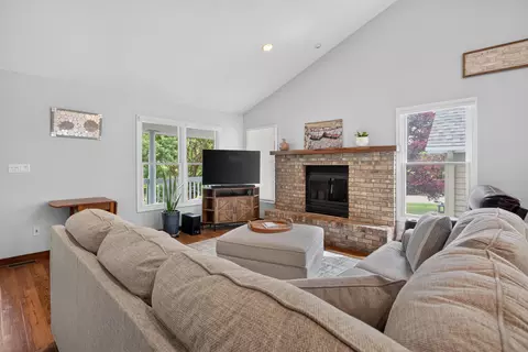Living - 2339 Vandemere Rd, Jackson, MI 49201 photo 4 of 7