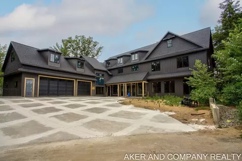 16655 Ten Hagen Dr, West Olive, MI 49460