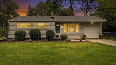 1040 Kirk Dr SE, Grand Rapids, MI 49546