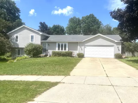 1421 Hollow Ridge Dr NE, Rockford, MI 49341