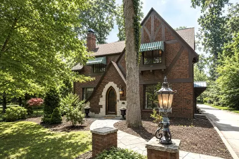 2058 Wildwood Ln, Jackson, MI 49203