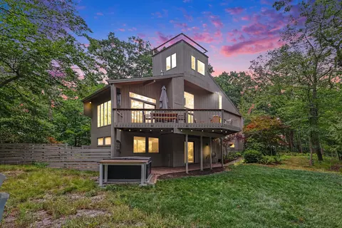17950 Holcomb Rd, Grand Haven, MI 49417