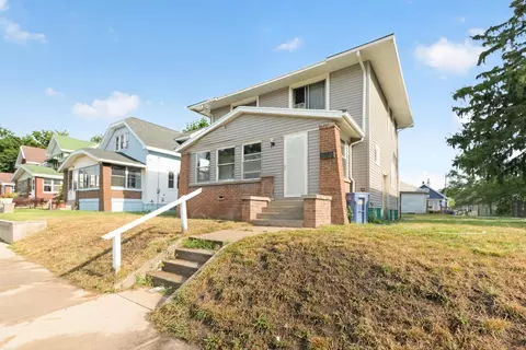 1043 Oakdale St SE, Grand Rapids, MI 49507