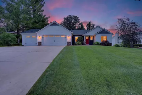 3115 Woodsboro Dr NE, Grand Rapids, MI 49525