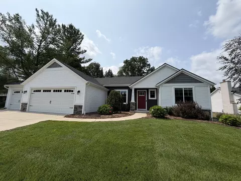 3115 Woodsboro Dr NE, Grand Rapids, MI 49525