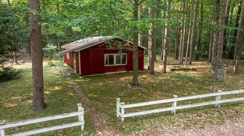7211 Northern Dr, Pentwater, MI 49449