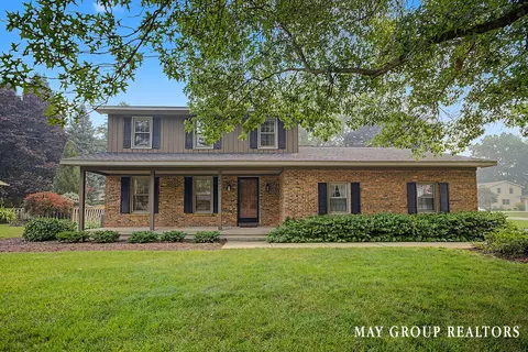 4840 Cresthill Dr NE, Grand Rapids, MI 49525