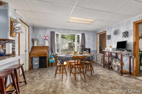 Dining - 117 W Pine St, Edmore, MI 48829 photo 2 of 2