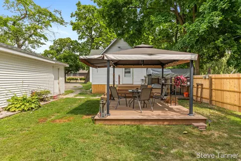 Exterior - 117 W Pine St, Edmore, MI 48829 photo 8 of 8