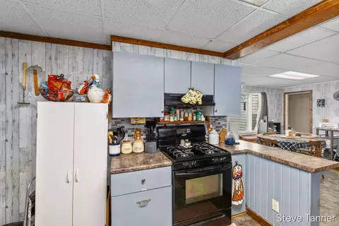 Kitchen - 117 W Pine St, Edmore, MI 48829 photo 3 of 4