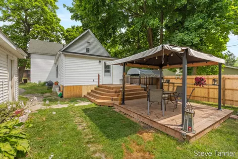 Exterior - 117 W Pine St, Edmore, MI 48829 photo 7 of 8