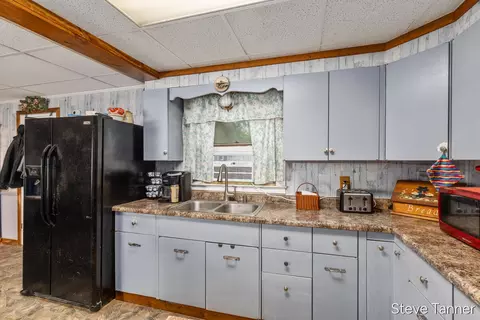 Kitchen - 117 W Pine St, Edmore, MI 48829 photo 1 of 4