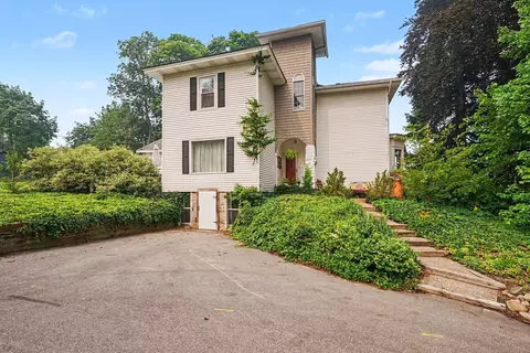 312 E 16th St, Holland, MI 49423