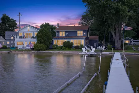 10090 W Ferndale Dr, Manitou Beach, MI 49253