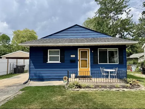 20889 E Ridgemont Rd, Harper Woods, MI 48225