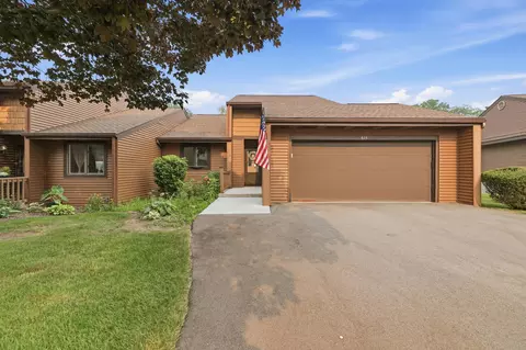 625 Maple Creek Dr #35, Holland, MI 49423