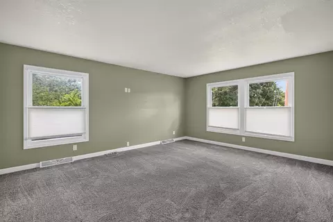 Living - 1617 Duguid Rd, Jackson, MI 49203 photo 1 of 5