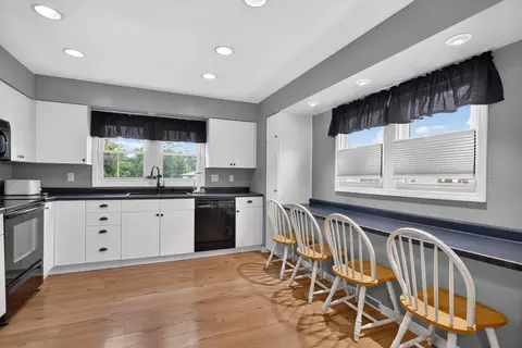 Kitchen - 1617 Duguid Rd, Jackson, MI 49203 photo 2 of 2