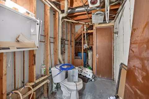 Bath - 1617 Duguid Rd, Jackson, MI 49203 photo 4 of 4