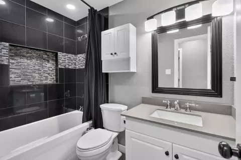 Bath - 1617 Duguid Rd, Jackson, MI 49203 photo 1 of 4