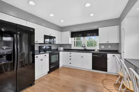 Kitchen - 1617 Duguid Rd, Jackson, MI 49203 photo 1 of 2
