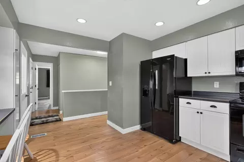 Entry Way - 1617 Duguid Rd, Jackson, MI 49203 photo 1 of 3
