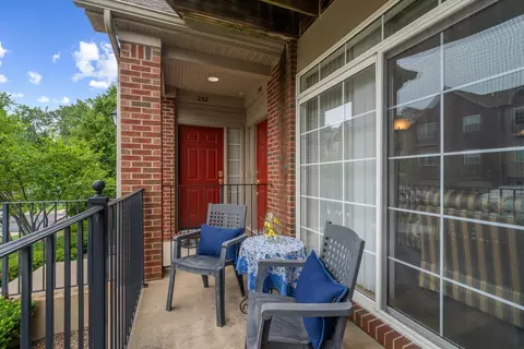 228 W Oakbrook Dr, Ann Arbor, MI 48103
