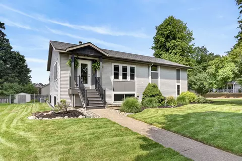 1329 Dewberry Ct NE, Grand Rapids, MI 49505