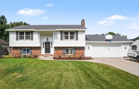 4883 Stanwood St, Norton Shores, MI 49441