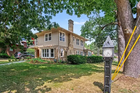 1154 E Chippewa Dr SE, Grand Rapids, MI 49506