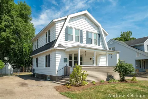 2402 Lamar Ave SW, Wyoming, MI 49519