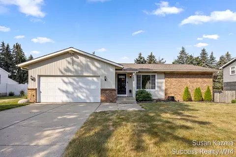 4437 Forest Park Dr SW, Wyoming, MI 49519