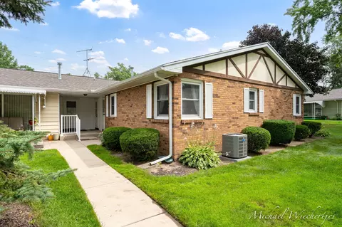 961 Andover Ct SE, Grand Rapids, MI 49508