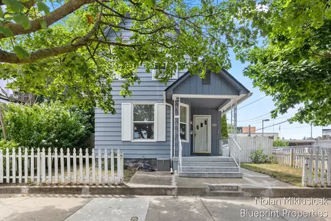 1147 Jennette Ave NW, Grand Rapids, MI 49504